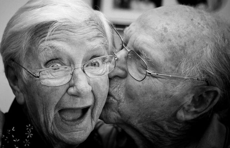 Nonni Felici, bacio